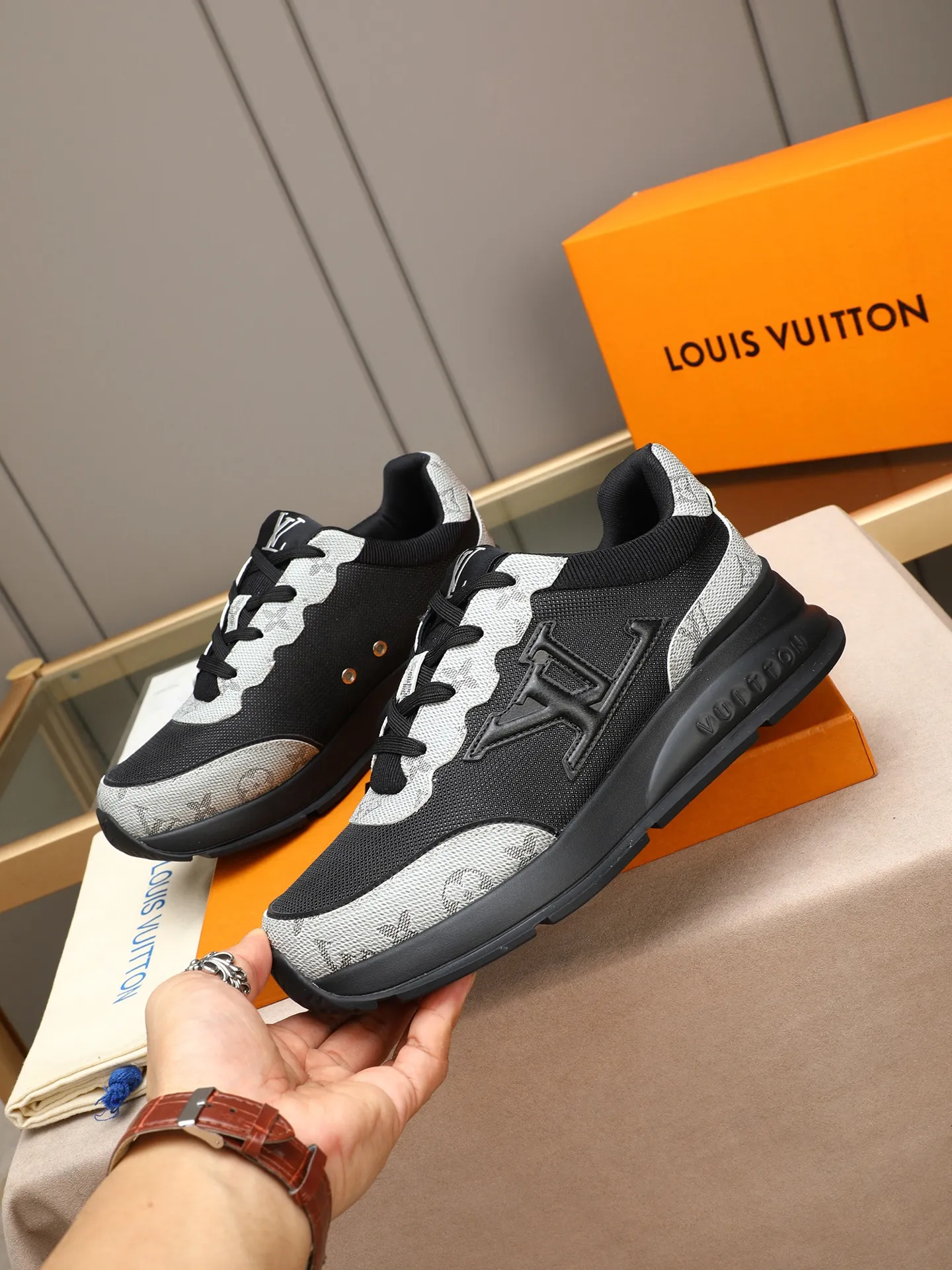 Men's shoes 💰460 Brand: LOUIS VUITTON Louis Vuitton LV Size: 38 39 40 41 42 43 44 (45 customized) Fabric: original cowhide cowhide 🔸Inside of: mesh 🔺Sole: counter foam outsole